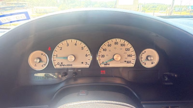 2004 Ford Thunderbird Deluxe - Photo 12