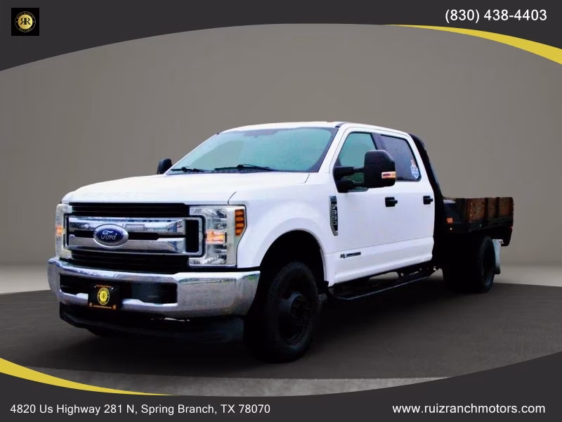 2018 Ford F-350 Super Duty Chassis Cab XLT